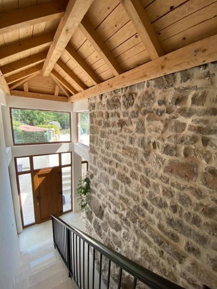 Maison Laurel - Beautiful Stone Estate With Private Pool, Near Split And Omis Gata Buitenkant foto